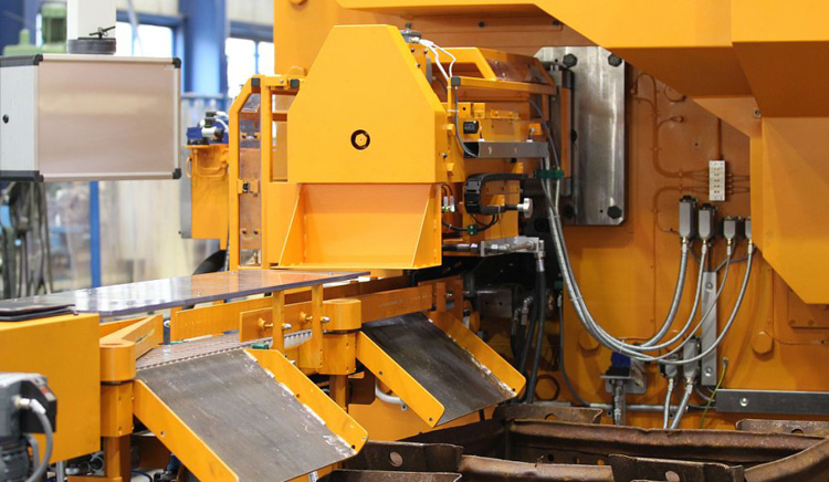 橡塑機械設(shè)備使用時應該注意哪些問題？